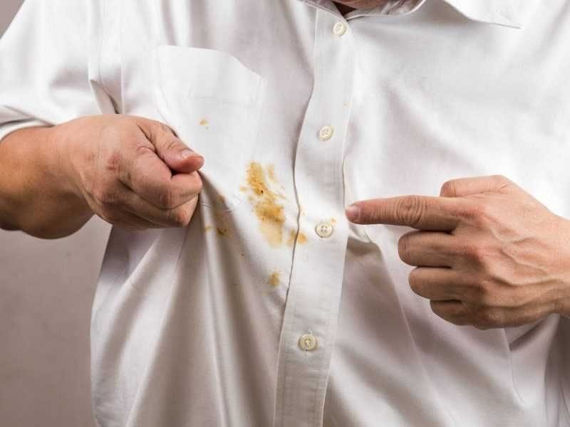 Đánh bay các vết dầu mỡ bằng coca trên quần áo