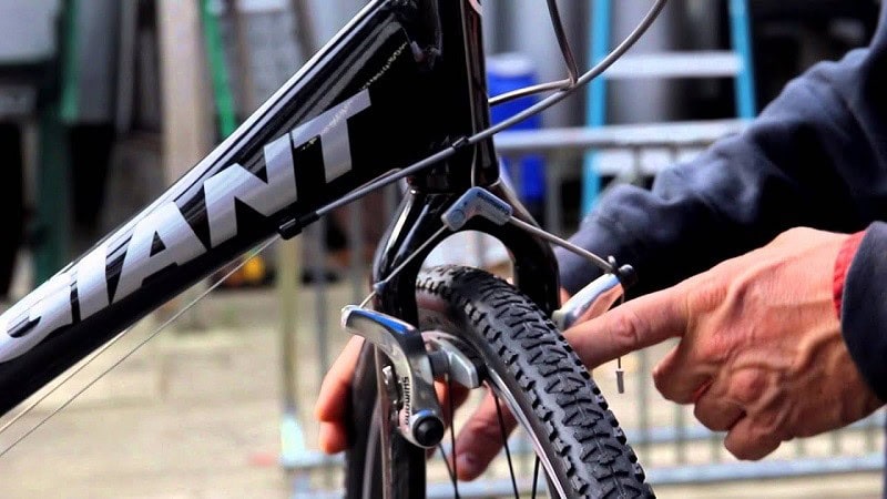 Hãy lau khô xe và tra dầu mỗi lần đi mưa về Hãy lau khô xe và tra dầu mỗi lần đi mưa về