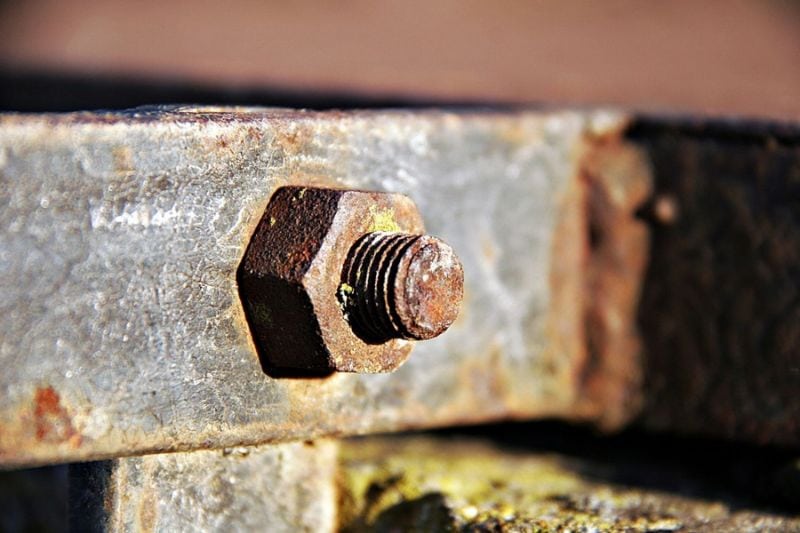 Nguyên nhân nào dẫn đến ốc bị rỉ sét