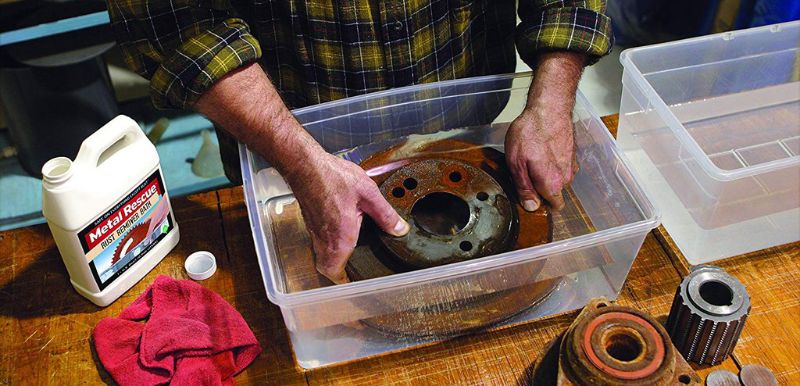 Tẩy rỉ sét bằng hóa chất chuyên dụng