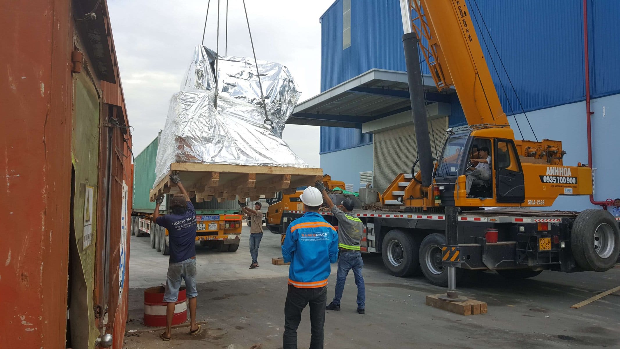 dich-vu-dong-kien-go-tai-tphcm(1) (1)